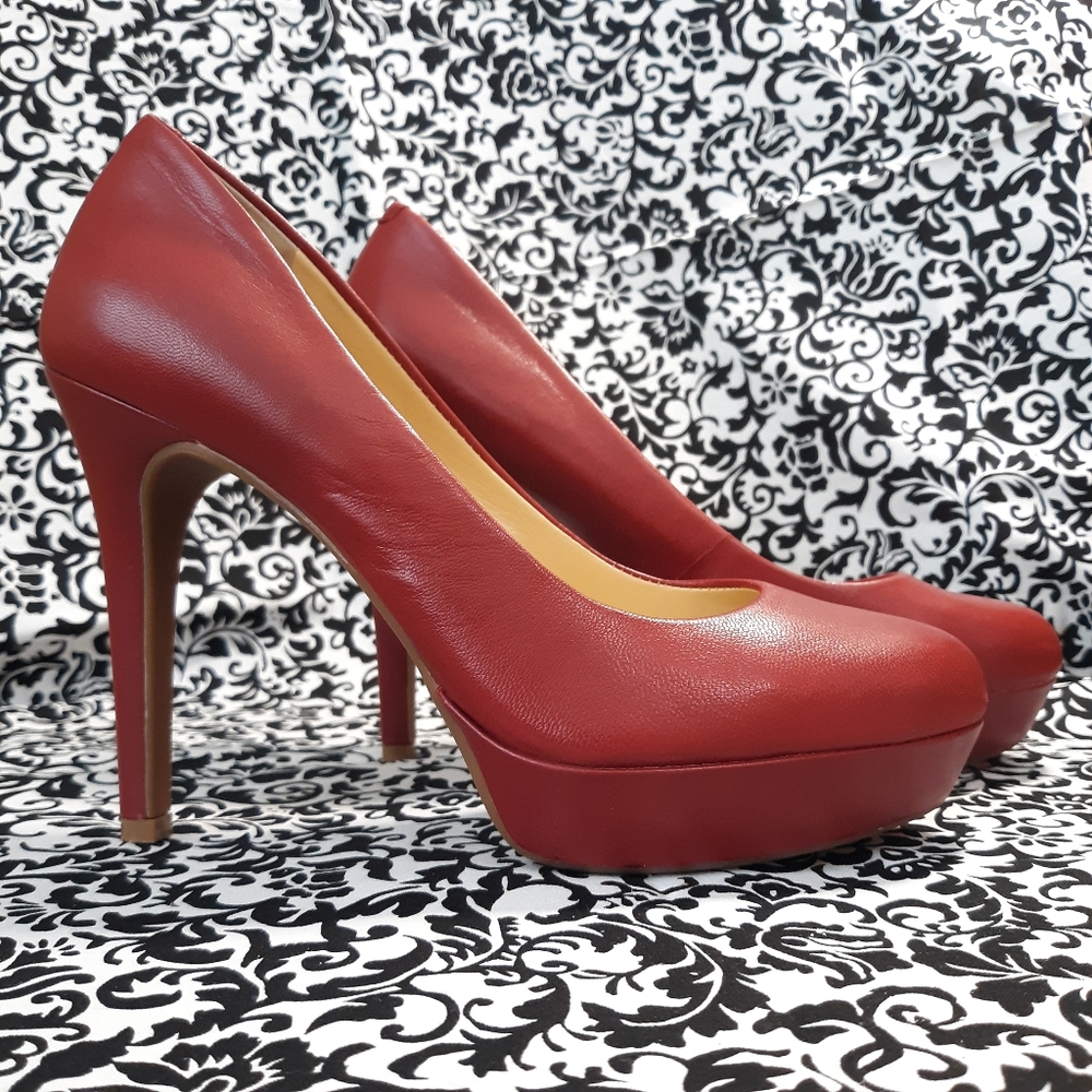 Red Gianni Bini platform heels